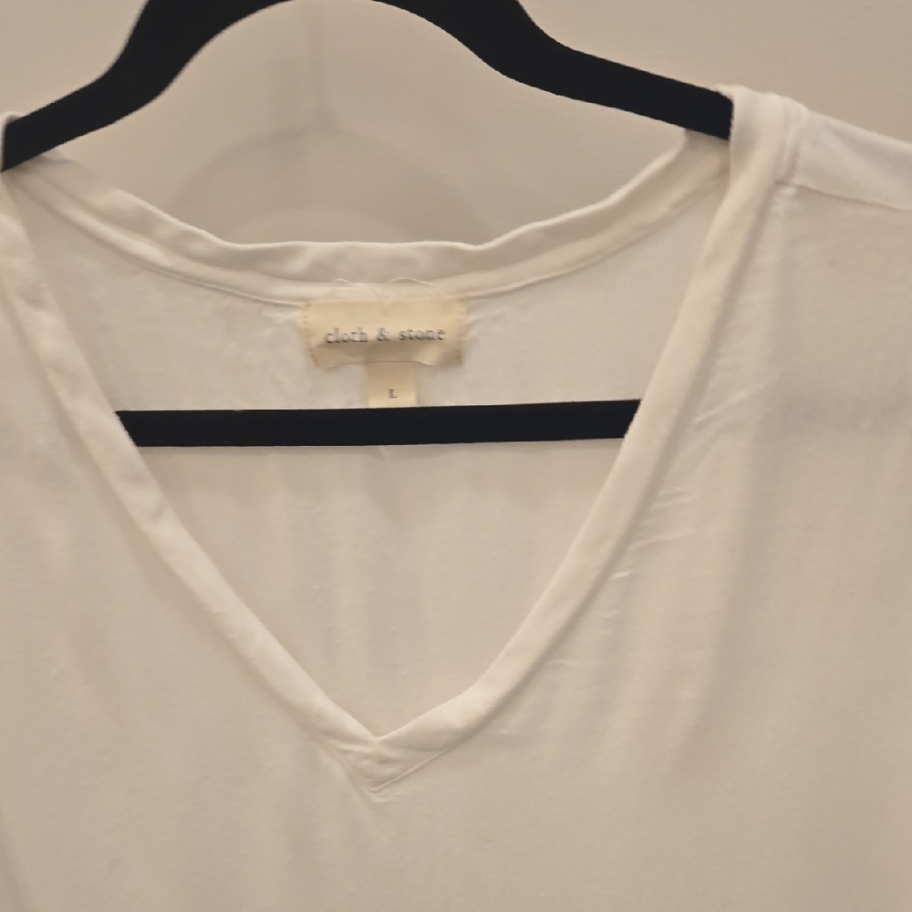 Cloth & Stone Cream Short Sleeve V-Neck Top - Picture 6 of 10